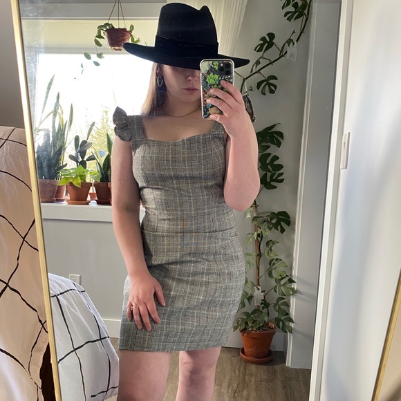 Meet your Posher, Jaclynne - Picture 3 of 4